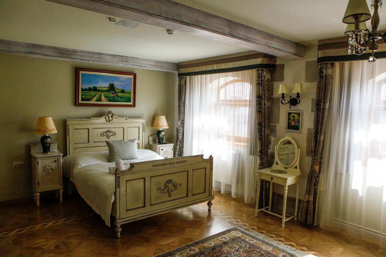 Hunor Hotel Es Etterem Vasarosnameny Exterior photo